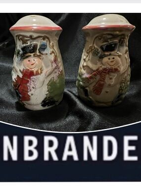UNBRANDED Salt And Pepper Shakers